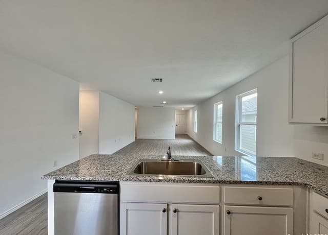 10015  Kersey Ml, San Antonio, TX 78224 — photo 14