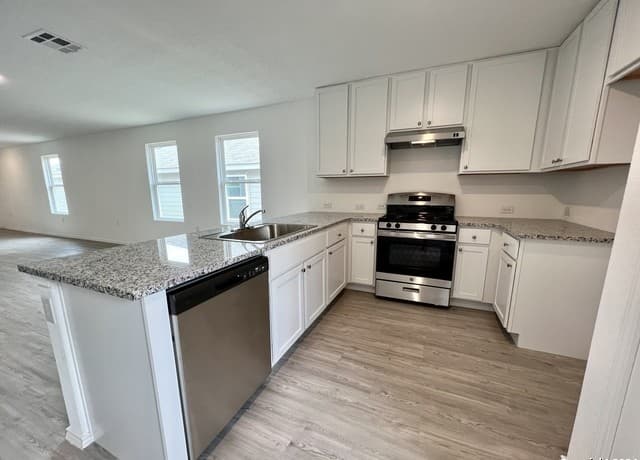 10015  Kersey Ml, San Antonio, TX 78224 — photo 8