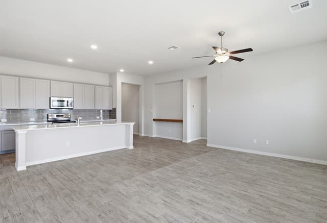 253  Holland Park, Schertz, TX 78108 — photo 2