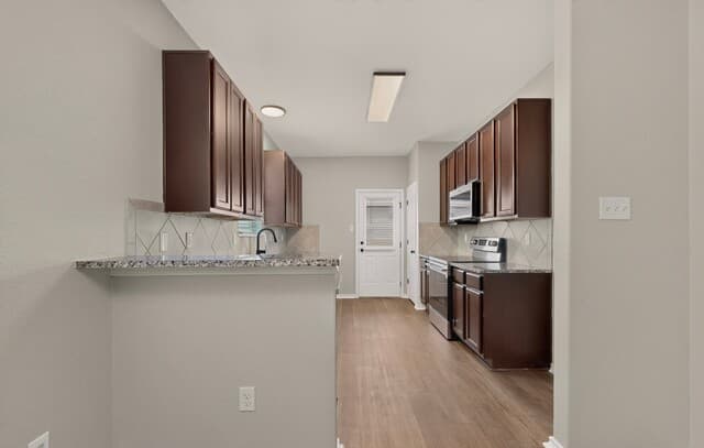 10423  Green Prairie, San Antonio, TX 78223 — photo 7