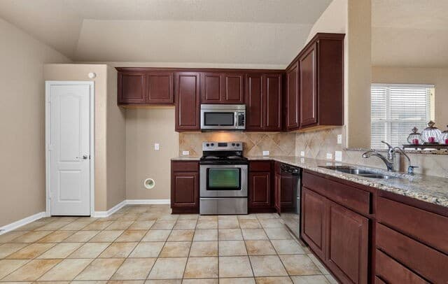 2119  Catfish Pond, San Antonio, TX 78224 — photo 10