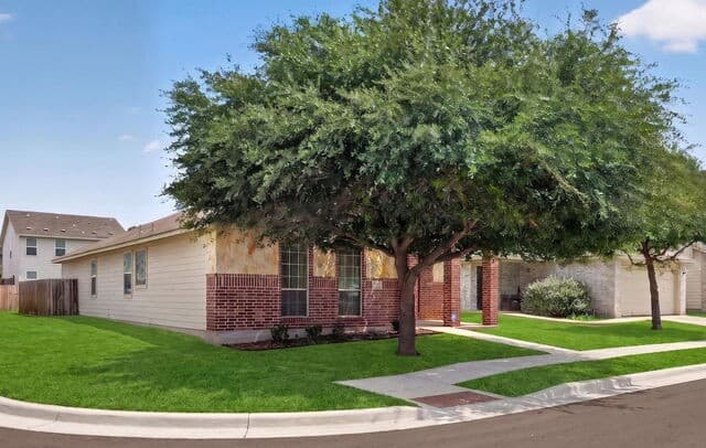 2119  Catfish Pond, San Antonio, TX 78224 — photo 2