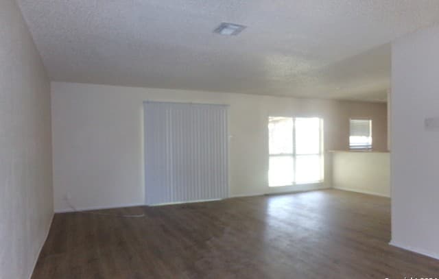 10511  Cherry Laurel, San Antonio, TX 78245 — photo 5