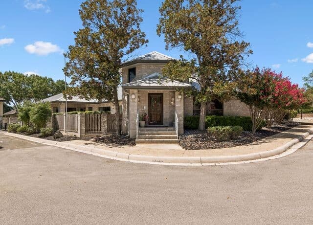 6122 Windy Knoll