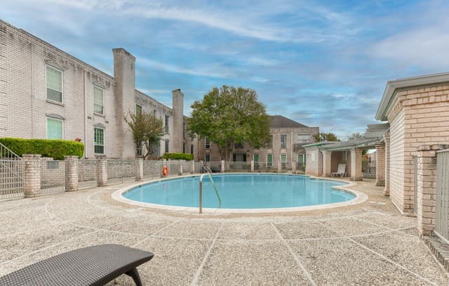 105  Ruelle Ln Unit 105, San Antonio, TX 78209 — photo 25