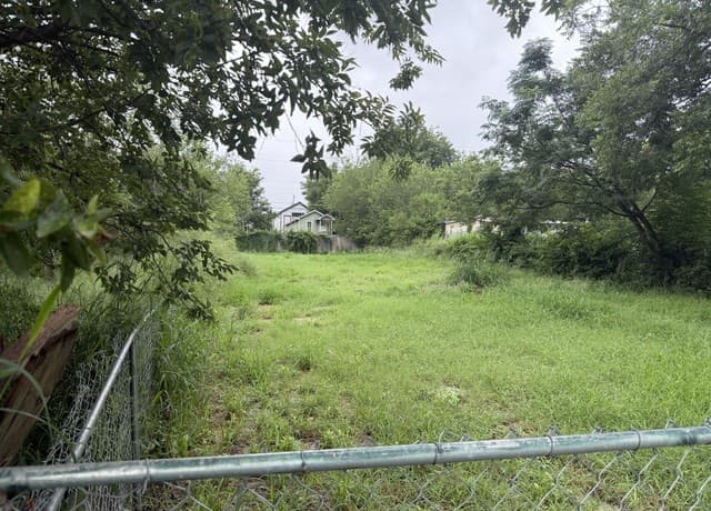 1216  Leal, San Antonio, TX 78207 — photo 2