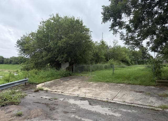 1216  Leal, San Antonio, TX 78207 — photo 4