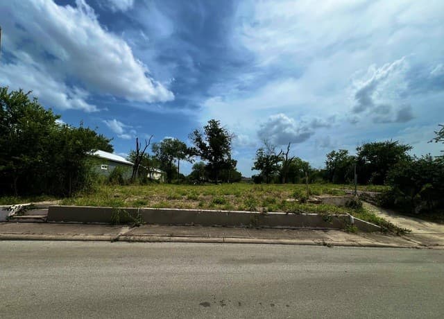 1720 W Salinas, San Antonio, TX 78207 — photo 3