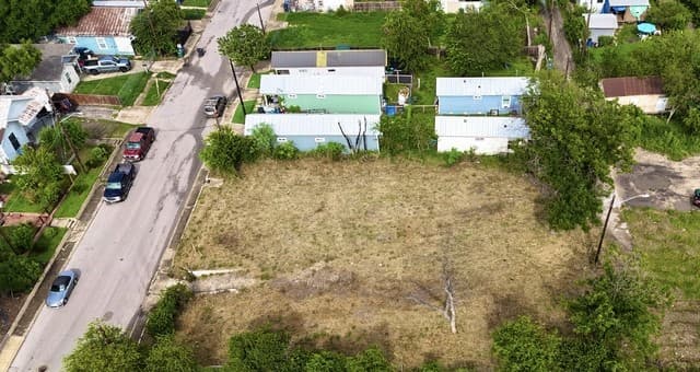 1720 W Salinas, San Antonio, TX 78207 — photo 6