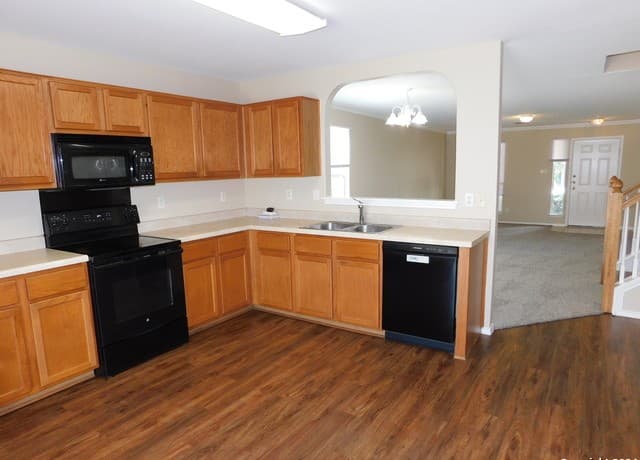 9013  Barkwood, Universal City, TX 78148 — photo 4