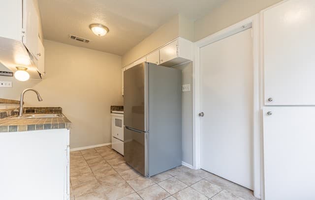 2306  Fairhill St, San Antonio, TX 78228 — photo 11