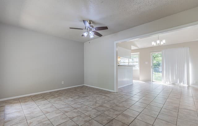 2306  Fairhill St, San Antonio, TX 78228 — photo 4