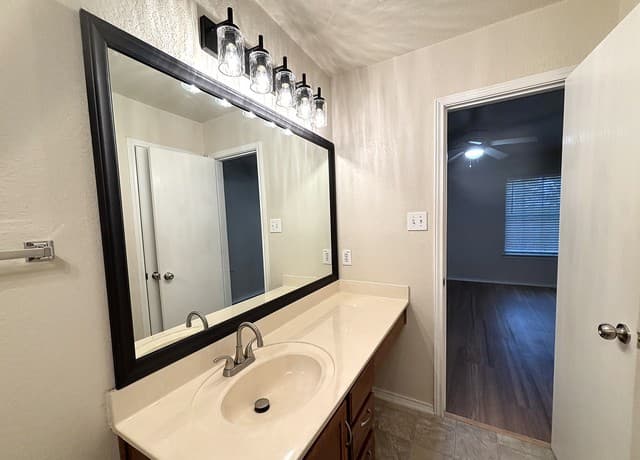 6726  Benke Farm, San Antonio, TX 78239 — photo 18