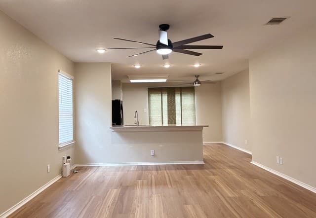6726  Benke Farm, San Antonio, TX 78239 — photo 3