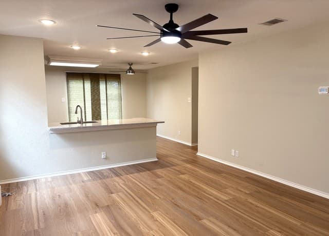 6726  Benke Farm, San Antonio, TX 78239 — photo 4