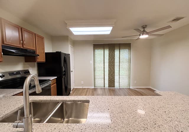 6726  Benke Farm, San Antonio, TX 78239 — photo 5