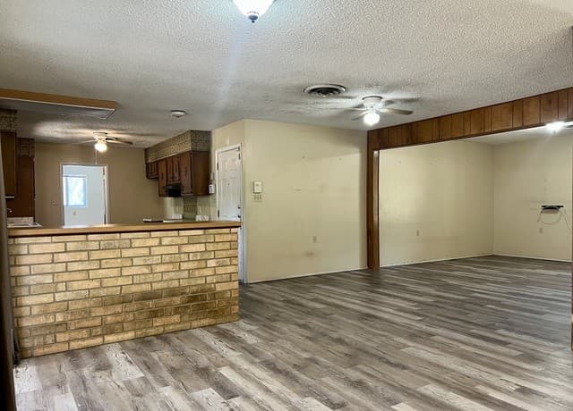215  Lantana Ln, Pleasanton, TX 78064 — photo 10