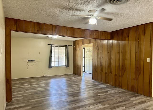 215  Lantana Ln, Pleasanton, TX 78064 — photo 11