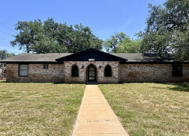 215  Lantana Ln, Pleasanton, TX 78064 — photo 3