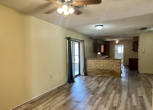 215  Lantana Ln, Pleasanton, TX 78064 — photo 7