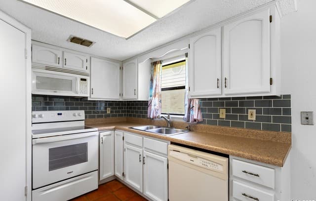 6726  Country Field, San Antonio, TX 78240 — photo 10