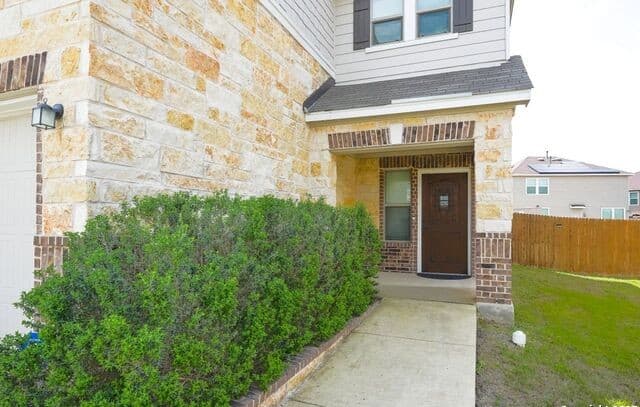 5527  Castle Brook Dr, San Antonio, TX 78218 — photo 2
