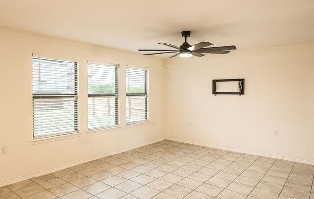5527  Castle Brook Dr, San Antonio, TX 78218 — photo 4