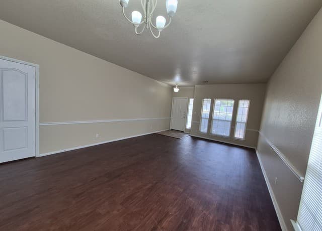 21215 Encino Ash