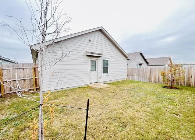 1435  Riojas Rd, San Antonio, TX 78224 — photo 14