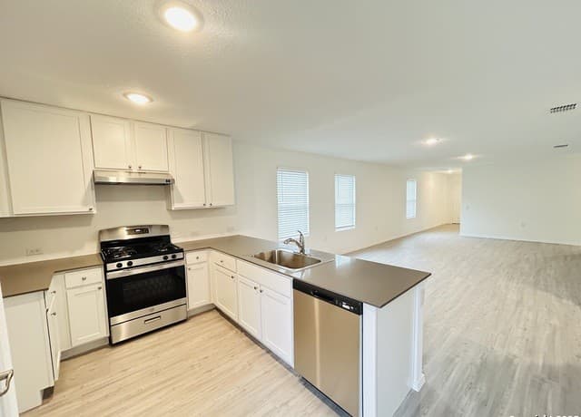 1435  Riojas Rd, San Antonio, TX 78224 — photo 3
