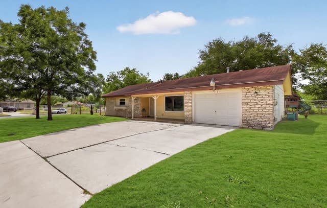 6002  Pine Valley Dr, San Antonio, TX 78242 — photo 3