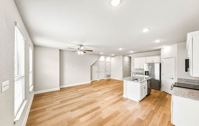 7215  Magnolia Crk, San Antonio, TX 78252 — photo 4