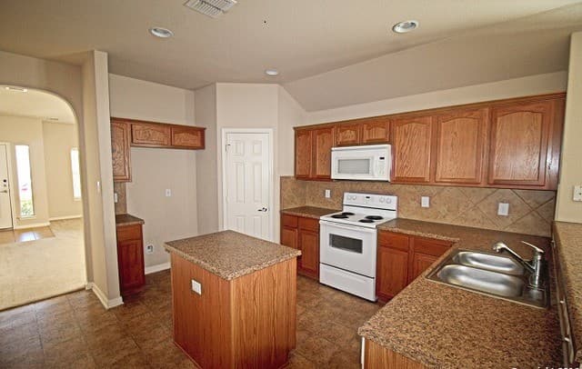 9135  Mare Hunt, San Antonio, TX 78254 — photo 5