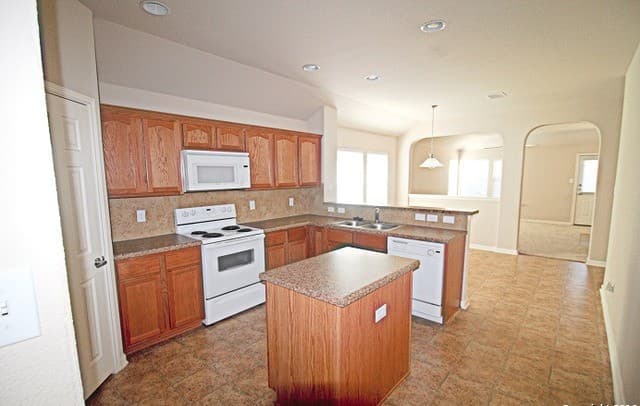 9135  Mare Hunt, San Antonio, TX 78254 — photo 6