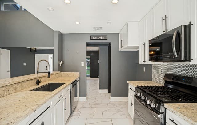 12302  Mapletree, San Antonio, TX 78249 — photo 9
