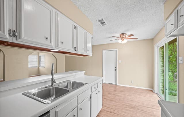 12022  Casa Bonita, San Antonio, TX 78233 — photo 11