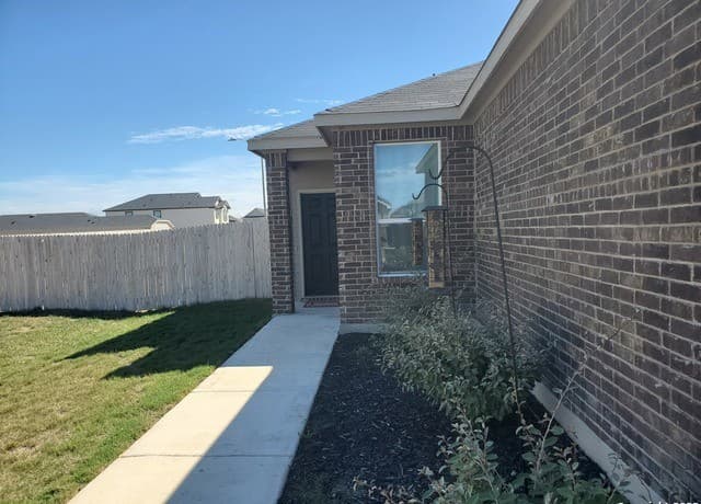 305  Dakota Crk, New Braunfels, TX 78130 — photo 3