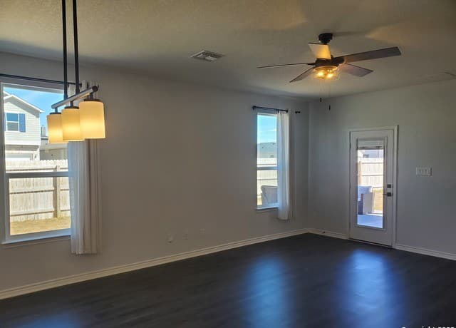 305  Dakota Crk, New Braunfels, TX 78130 — photo 7