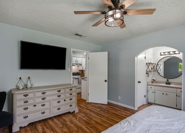 774  Clearview Drive, San Antonio, TX 78228 — photo 17