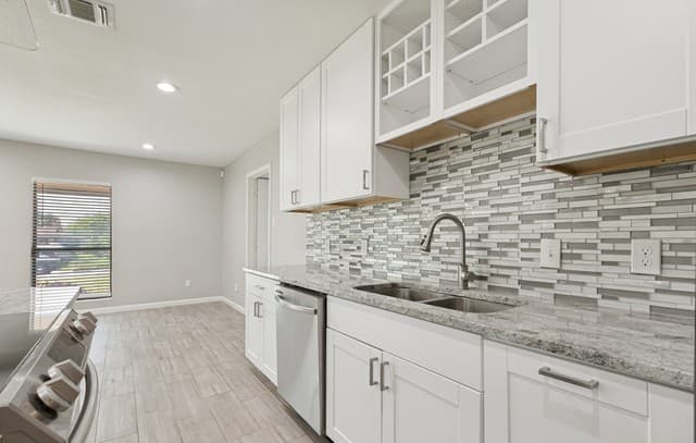 211  Beverly Dr, San Antonio, TX 78228 — photo 10