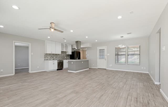 211  Beverly Dr, San Antonio, TX 78228 — photo 4