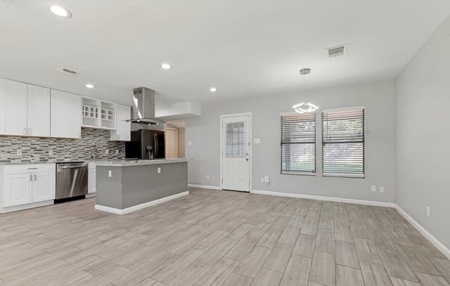 211  Beverly Dr, San Antonio, TX 78228 — photo 5