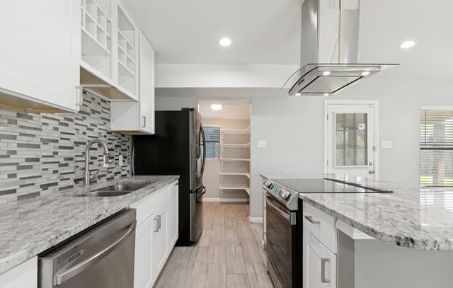 211  Beverly Dr, San Antonio, TX 78228 — photo 9
