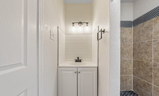 454  Storeywood Dr, San Antonio, TX 78213 — photo 15