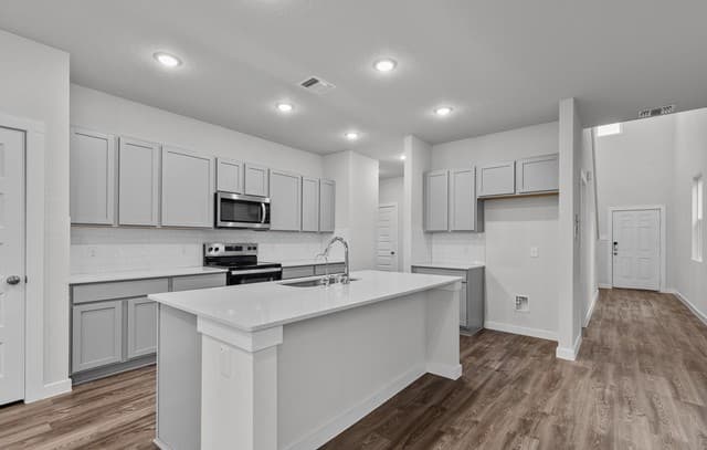 2347  Crisp Gln, San Antonio, TX 78224 — photo 2