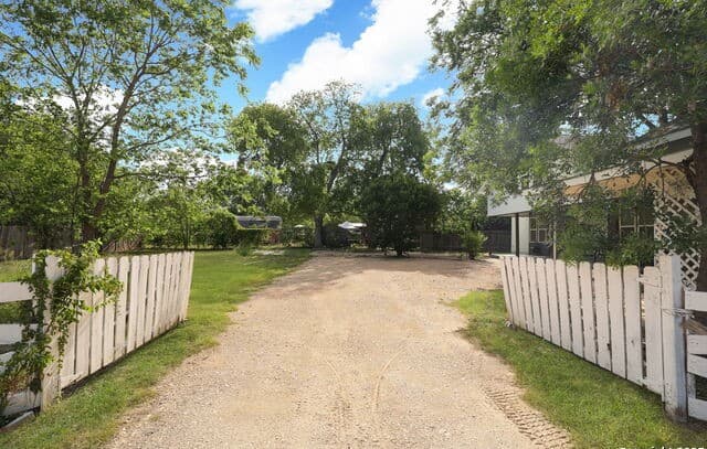 166 E Harding Blvd, San Antonio, TX 78214 — photo 4