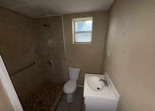 423 N San Ignacio Ave, San Antonio, TX 78228 — photo 2
