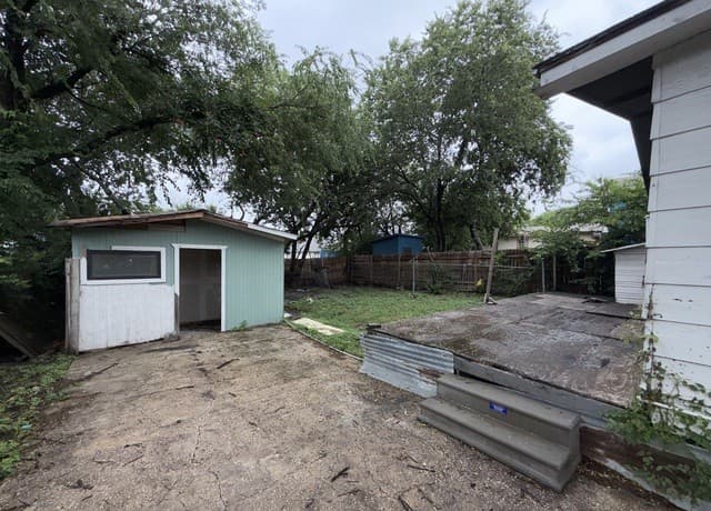 423 N San Ignacio Ave, San Antonio, TX 78228 — photo 4