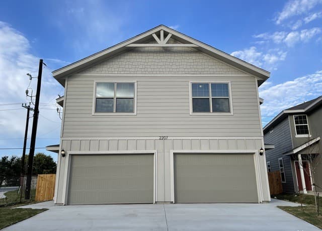 2207  Lynwood Bnd Unit 101