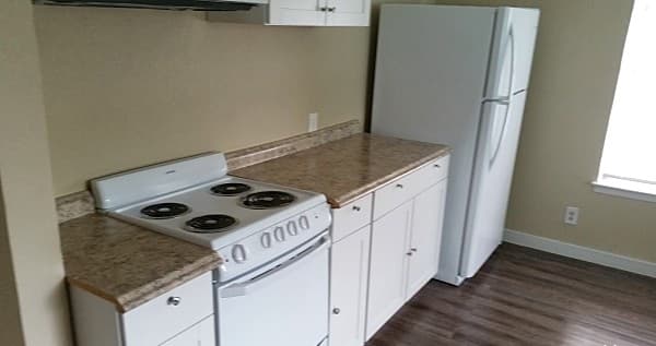 516  Bexar Dr, San Antonio, TX 78228 — photo 2